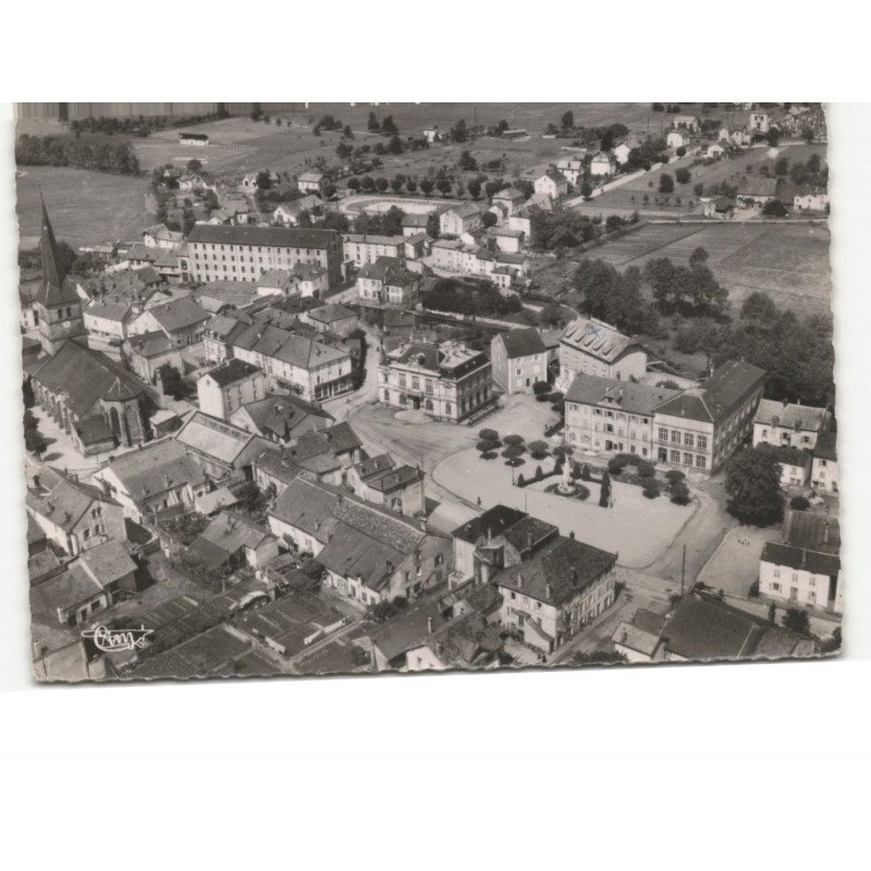 LE VAL-D'AJOL: le centre du val-d'ajol l'hôtel de ville, école et place du monument vue aérienne 10x15 - très bon état