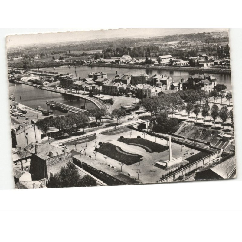 ROANNE: la place dorient vue aérienne 10x15 - état
