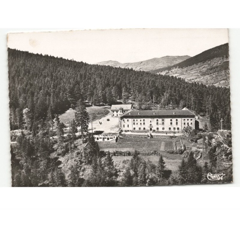 NOIRETABLE: monastère et croix vue aérienne 10x15 - très bon état