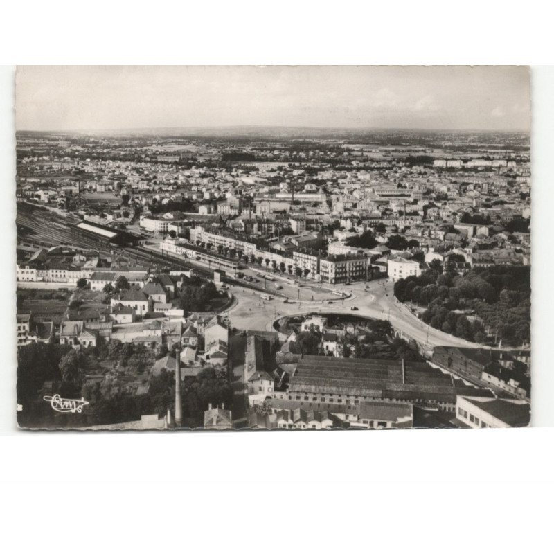 ROANNE: le quartier de la gare et gare routière  vue aérienne 10x15 - très bon état