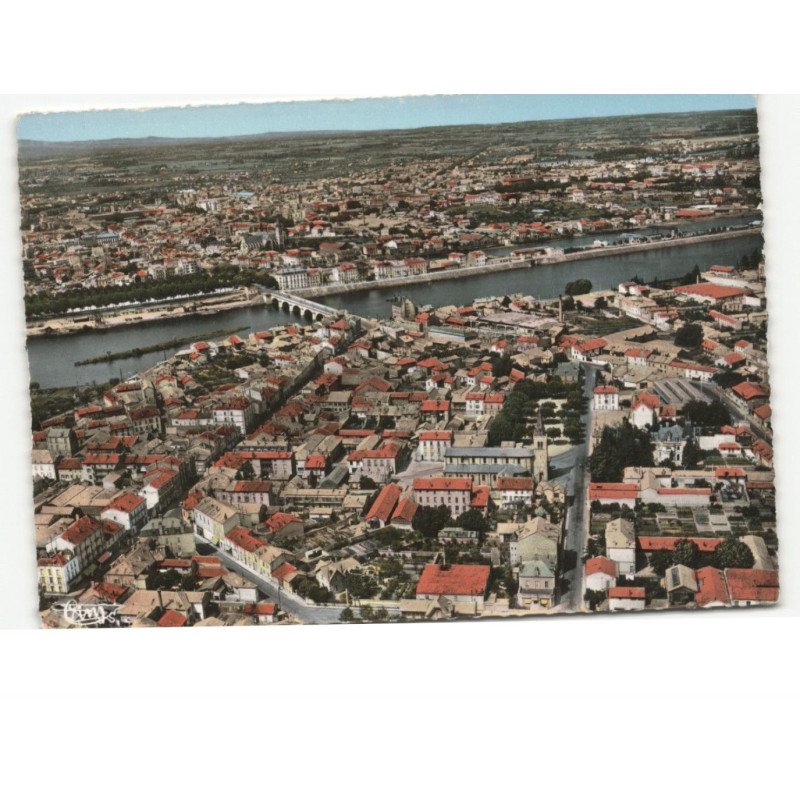 RAONNE: au centre, l'église du coteau dans le fond roanne vue aérienne 10x15 - très bon état