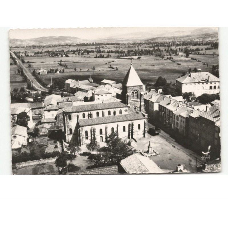 SAINT-GEORGES-D'AURAC: l'église vue aérienne 10x15 - très bon état
