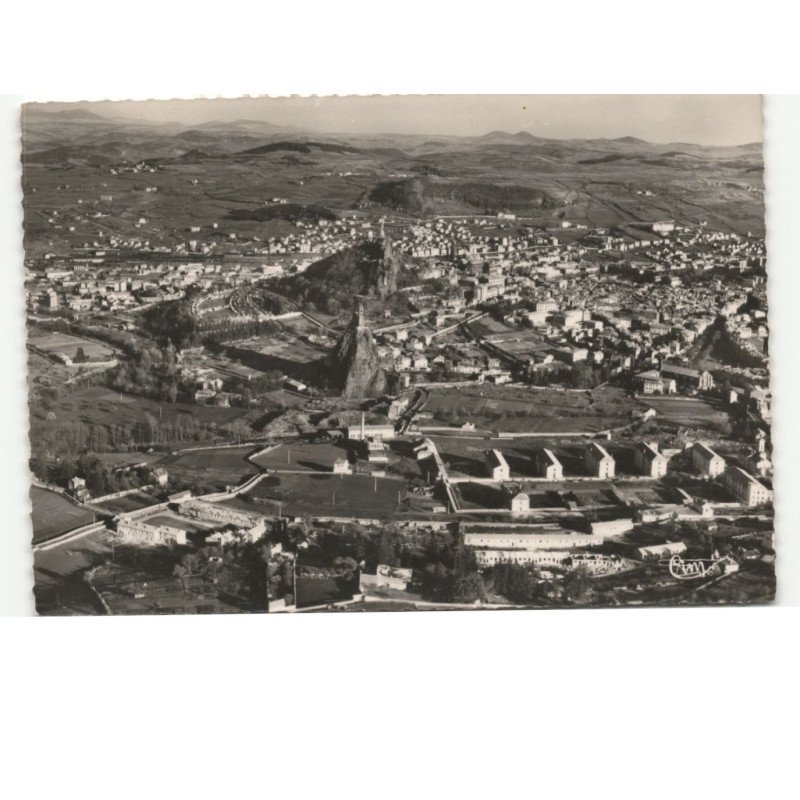 LE PUY: le rocher saint-michel d'aiguilhe et notre-dame-de france vue aérienne 10x15 - état