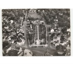 LA BAULE: place de la victoire, le square et la poste vue aérienne 10x15 - très bon état
