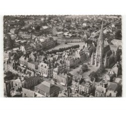 CHATEAUBRIANT: l'église saint-nicolas et place de la motte vue aérienne 10x15 - très bon état