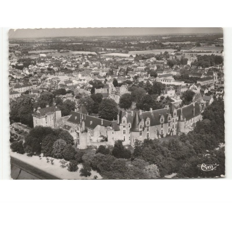 CHATEAUBRIANT: lle château et la ville vue aérienne 10x15 - état
