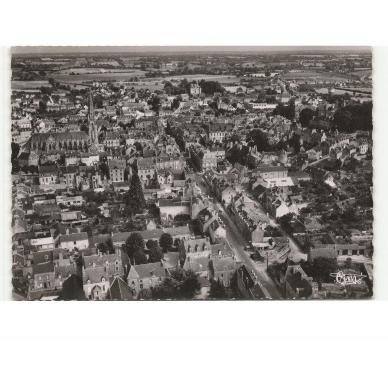 CHATEAUBRIANT: vue générale vue aérienne 10x15 - très bon état