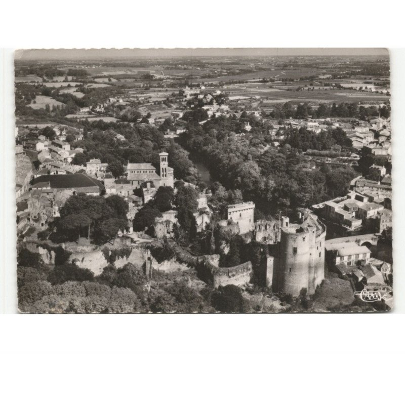 CLISSON: le vieux château l'église notre-dame et la vallée de la sèvre nantaise vue aérienne 10x15 - très bon état