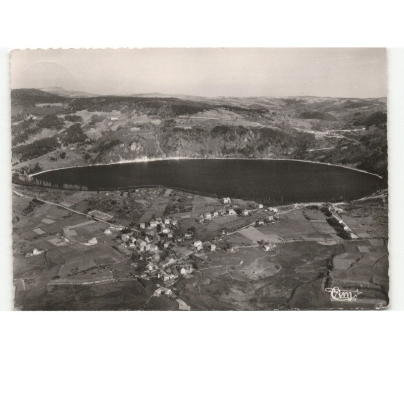 ISSARLES: lac et son village, le plus grand lac de france centrale vue aérienne 10x15 - très bon état