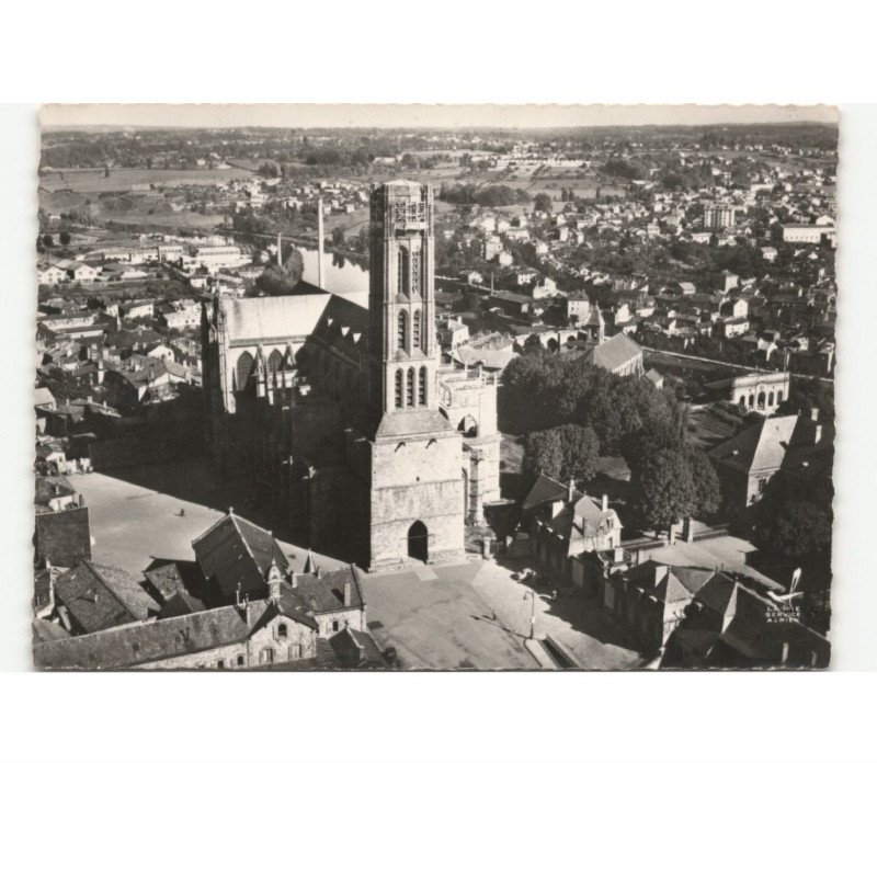 LIMOGES: la cathédrale vue aérienne 10x15 - très bon état
