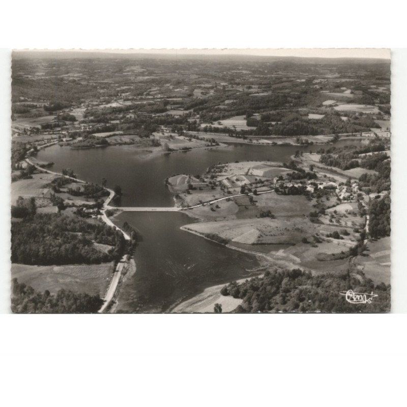 LA CROUZILLE: lac de la couzille vue aérienne 10x15 - très bon état