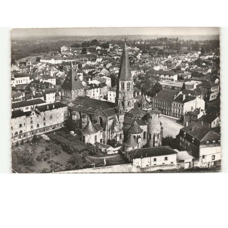 LE DORAT: la collégiale vue aérienne 10x15 - très bon état