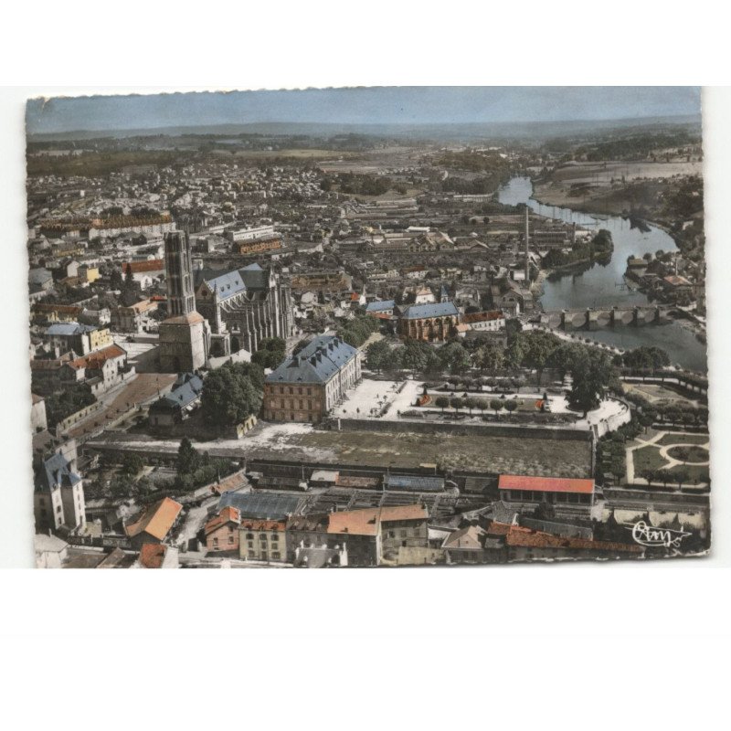 LIMOGES: la cathédrale les jardins de l'evêché et la vienne vue aérienne 10x15 - très bon état