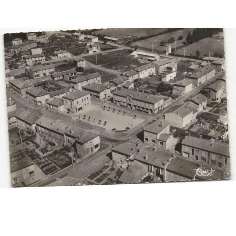 ORADOUR-sur-GLANE: village martyr, place de la mairie vue aérienne 10x15 - très bon état