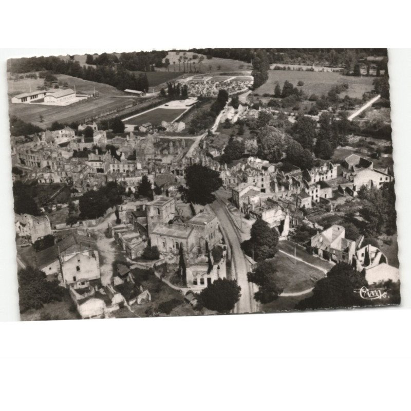 ORADOUR-sur-GLANE: village martyr vue aérienne 10x15 - très bon état