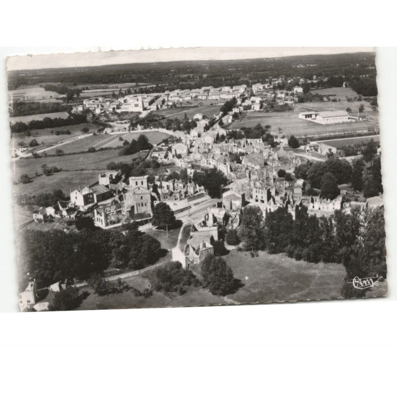 ORADOUR-sur-GLANE: bourg martyr  vue aérienne 10x15 - très bon état