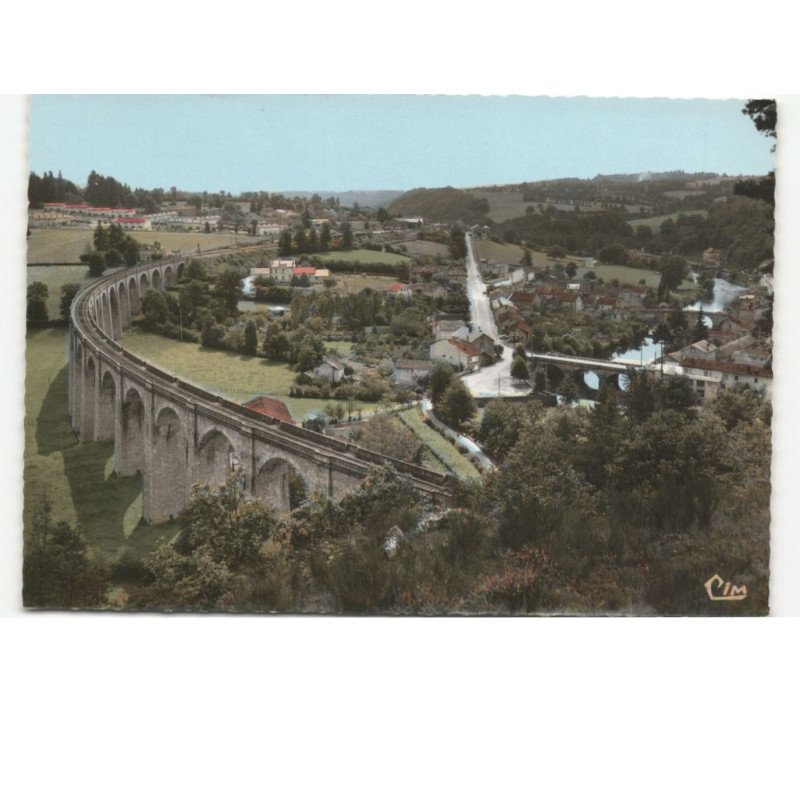 SAINT-LEONARD-de-NOBLAT: vue panoramique vue aérienne 10x15 - très bon état