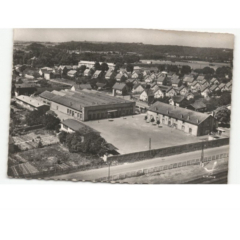CHARMES: le centre d'apprentissage et le lotissement claude gelée vue aérienne 10x15 - très bon état