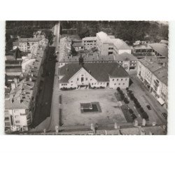 CHARMES: l'hôtel de ville et la place Henri Breton vue aérienne 10x15 - très bon état
