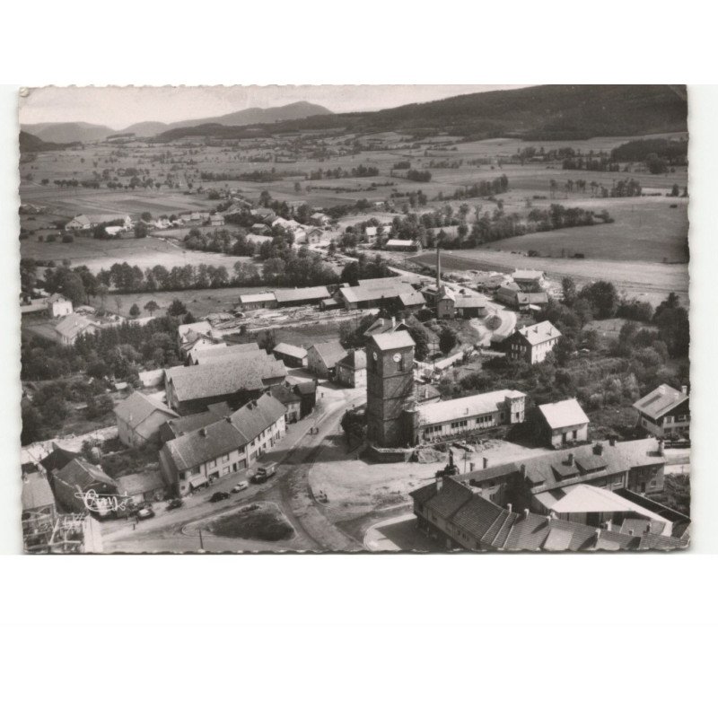 CORCIEUX: le centre du village et l'église vue aérienne 10x15 - très bon état