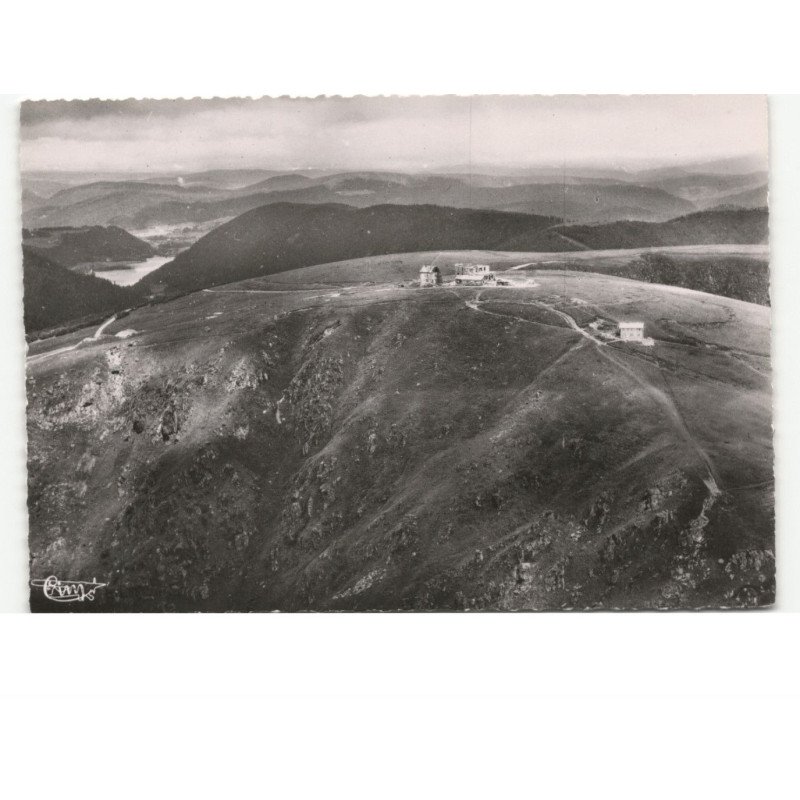 LE HOHNECK: le grand sommet du hohneck a gauche la vallée des lacs vue aérienne 10x15 - très bon état