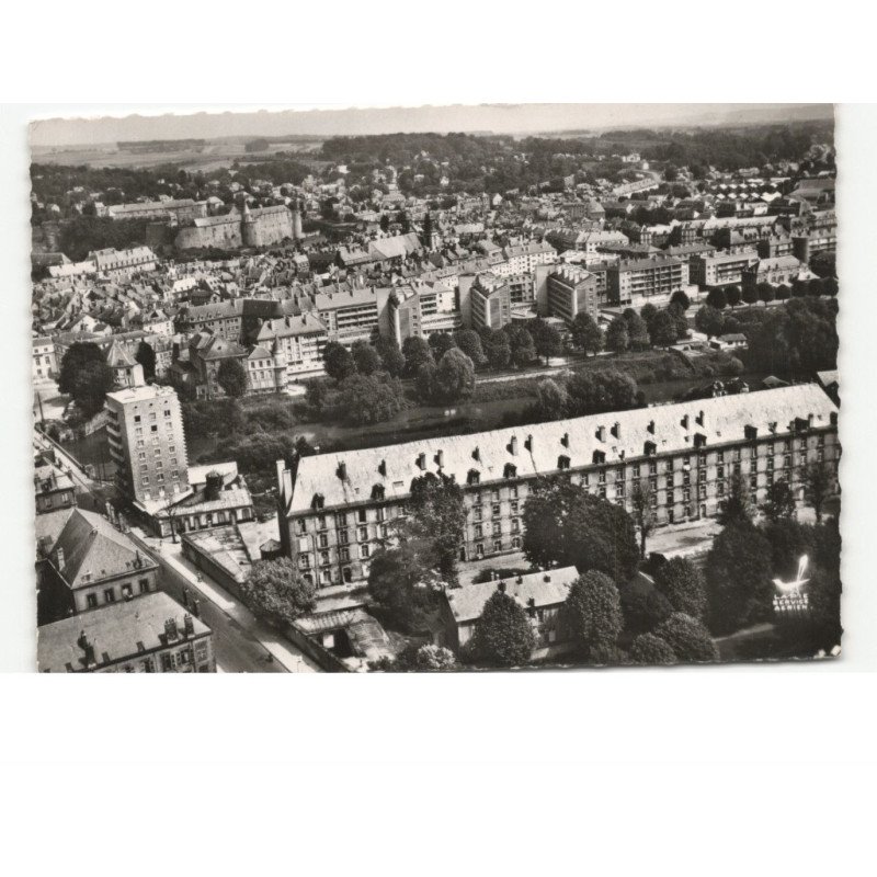 SEDAN: casernes macdonald vue aérienne 10x15 - très bon état