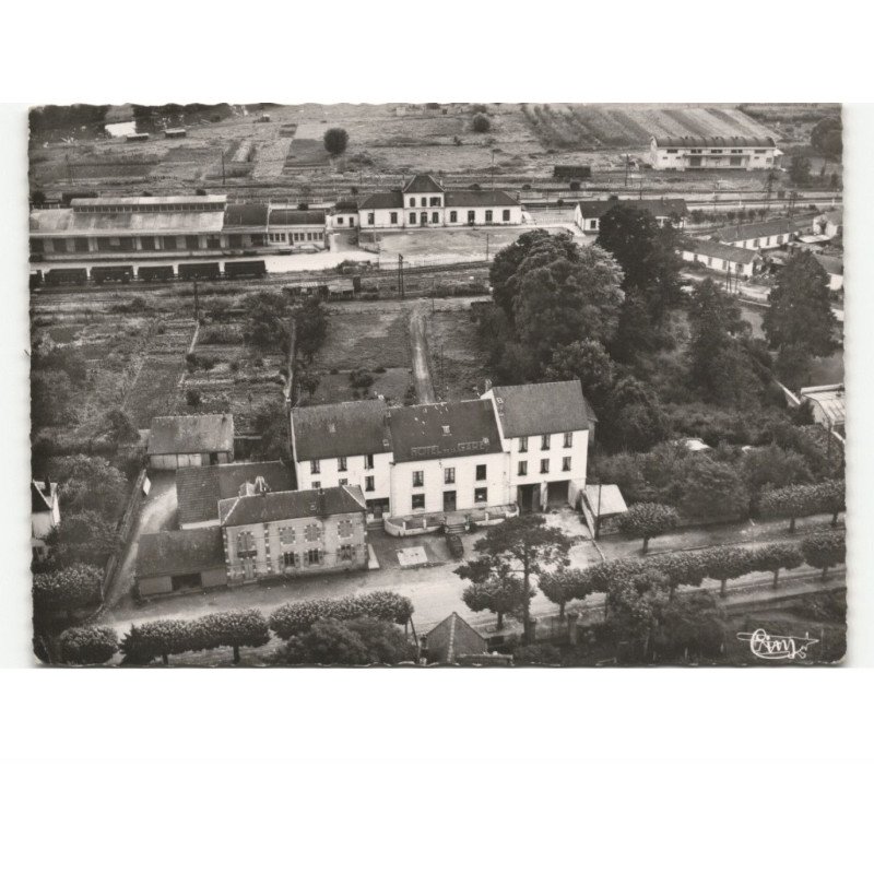 CARIGNAN: l'hôtel de la gare et la gare vue aérienne 10x15 - très bon état