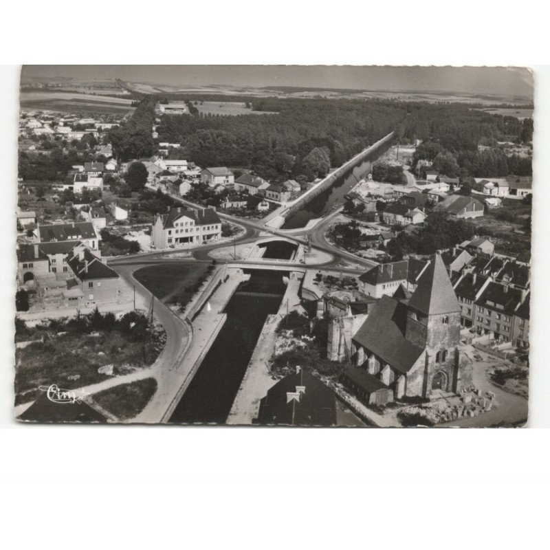LE CHESNE: sur l'église et les ponts en X vue aérienne 10x15 - très bon état