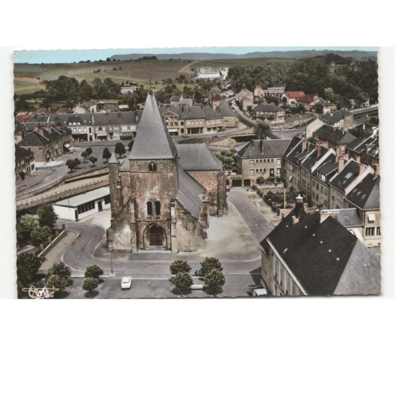 LE CHESNE: place de l'église vue aérienne 10x15 - très bon état