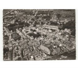GIVET: montrant la construction de la ville en demi-cercle vue aérienne 10x15 - très bon état