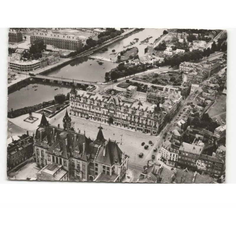 MEZIERES: la place de l'hôtel-de-ville vue aérienne 10x15 - très bon état