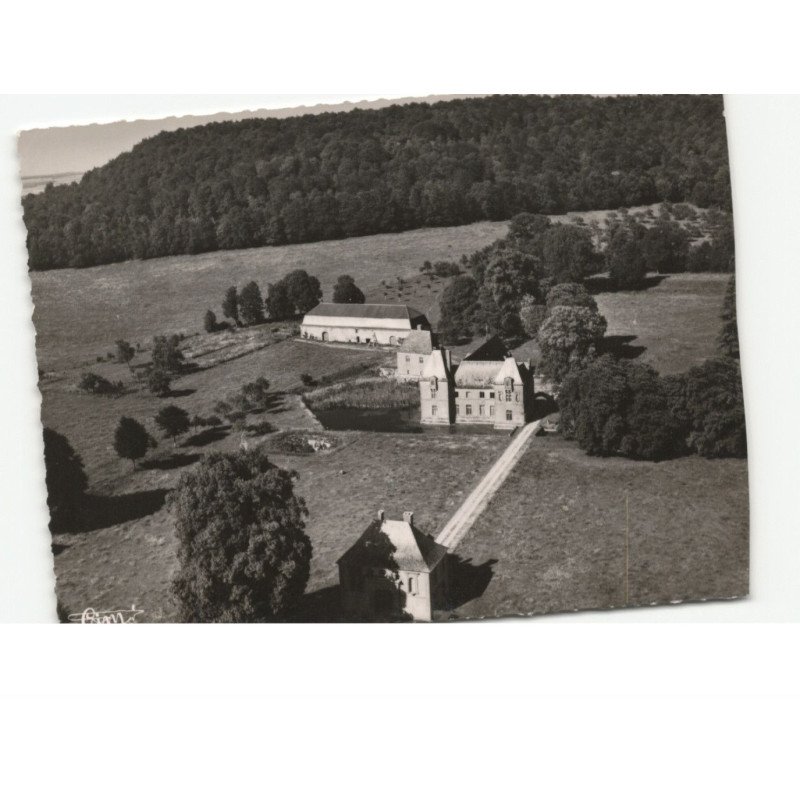 LE MONT-DIEU: le château vue aérienne 10x15 - très bon état