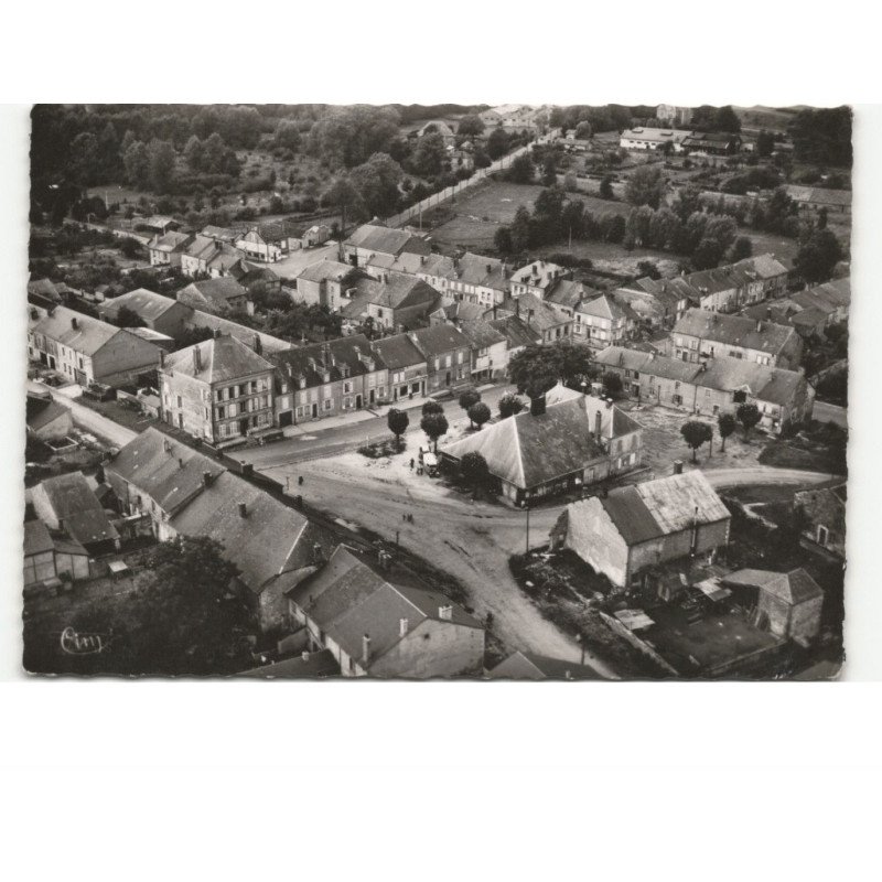 POIX-TERRON: la place et la halle vue aérienne 10x15 - très bon état
