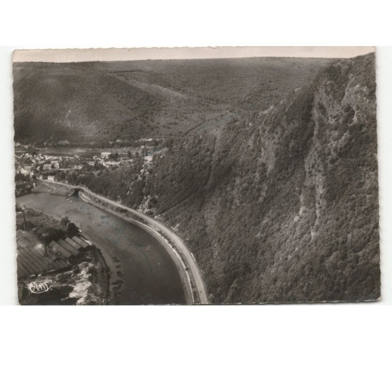 REVIN: la route de laifour et le mont malgré tout vue aérienne 10x15 - très bon état