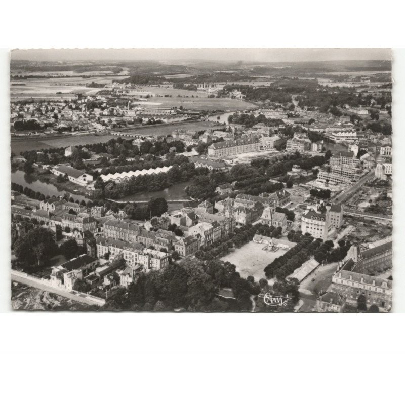 SEDAN: place d'alsace-lorraine et vue sur la meuse vue aérienne 10x15 - très bon état