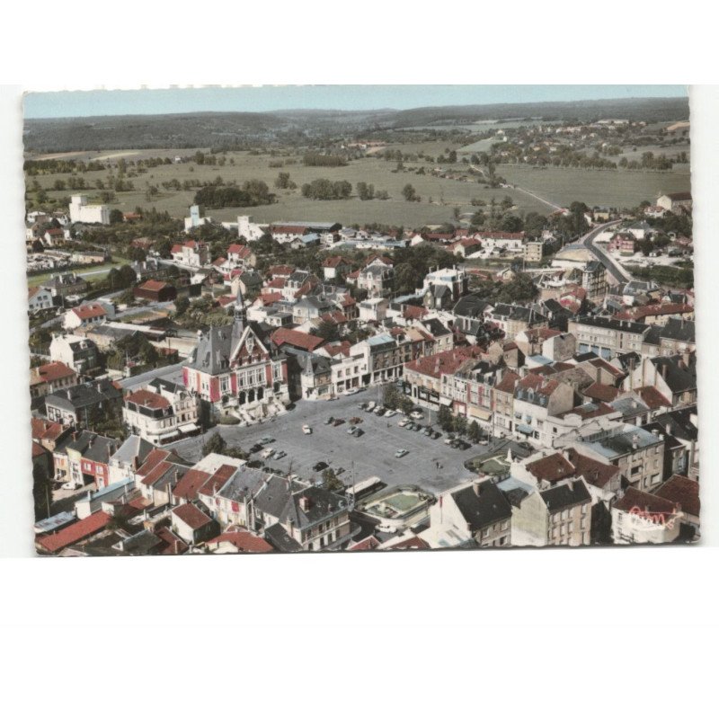 VOUZIERS: place centrale vue aérienne 10x15 - très bon état
