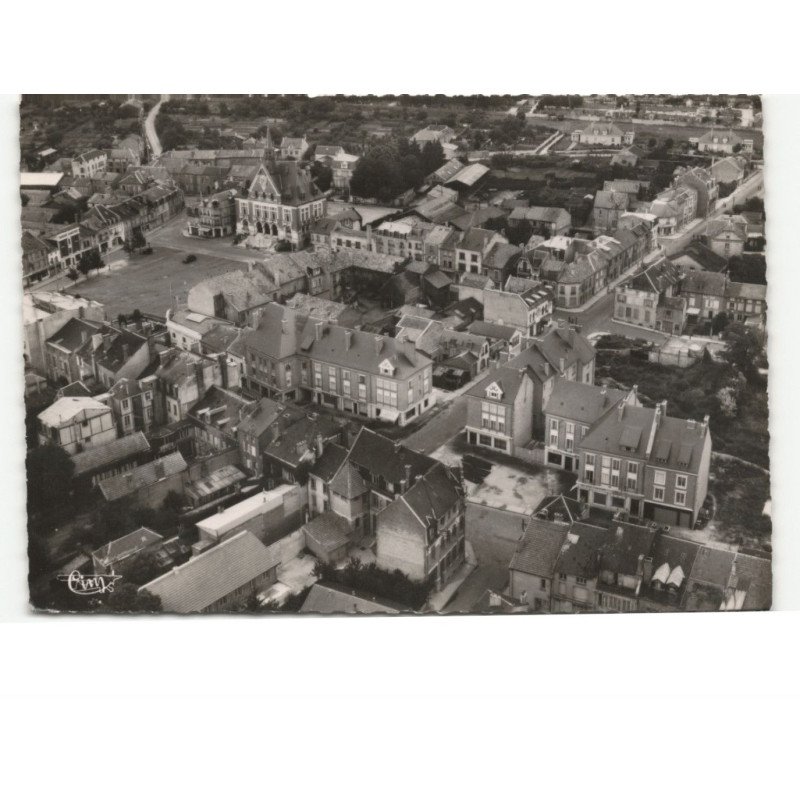 VOUZIERS: le quartier de la poste reconstruit vue aérienne 10x15 - très bon état