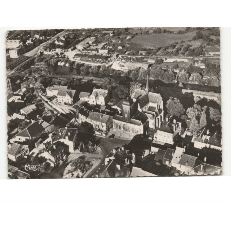 VOUZIERS: l'église vue aérienne 10x15 - très bon état