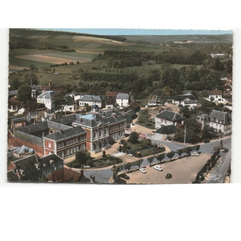 AIX-en-OTHE: l'hôtel de ville et la place vue aérienne 10x15 - très bon état