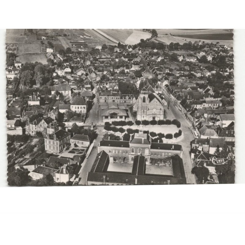 AIX-en-OTHE: l'hôtel-de-ville et la place de l'église vue aérienne 10x15 - très bon état