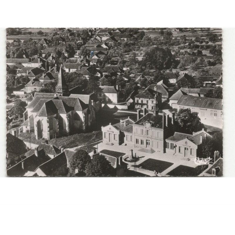 BOUILLY: l'hôtel et l'église vue aérienne 10x15 - très bon état