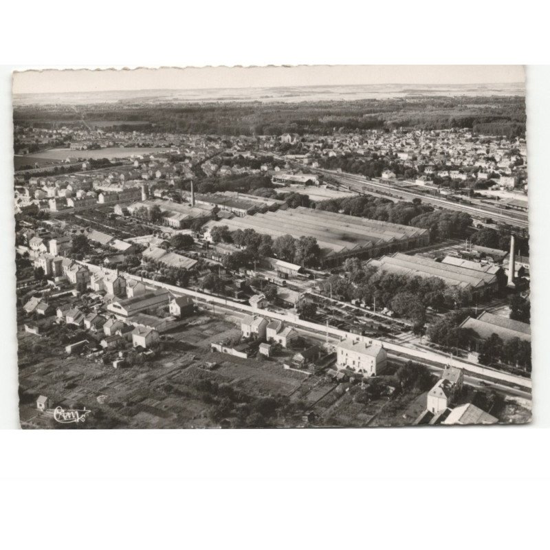 ROMILLY-sur-SEINE: la route nationale et les ateliers de la S.N.C.F. vue aérienne 10x15 - très bon état
