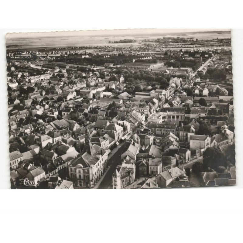 ROMILLY-sur-SEINE: l'hôtel de ville et la rue de la boule d'or vue aérienne 10x15 - très bon état