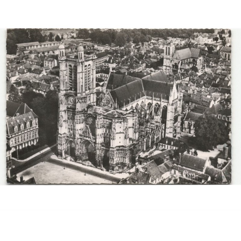 TROYES: la cathédrale saint-pierre XIIIe et XVIe sièclem vue aérienne 10x15 - très bon état