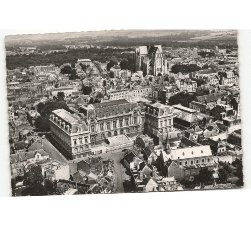 SAINT-QUENTIN: le palais fervacques palais de justice et la basilique vue aérienne 10x15 - très bon état