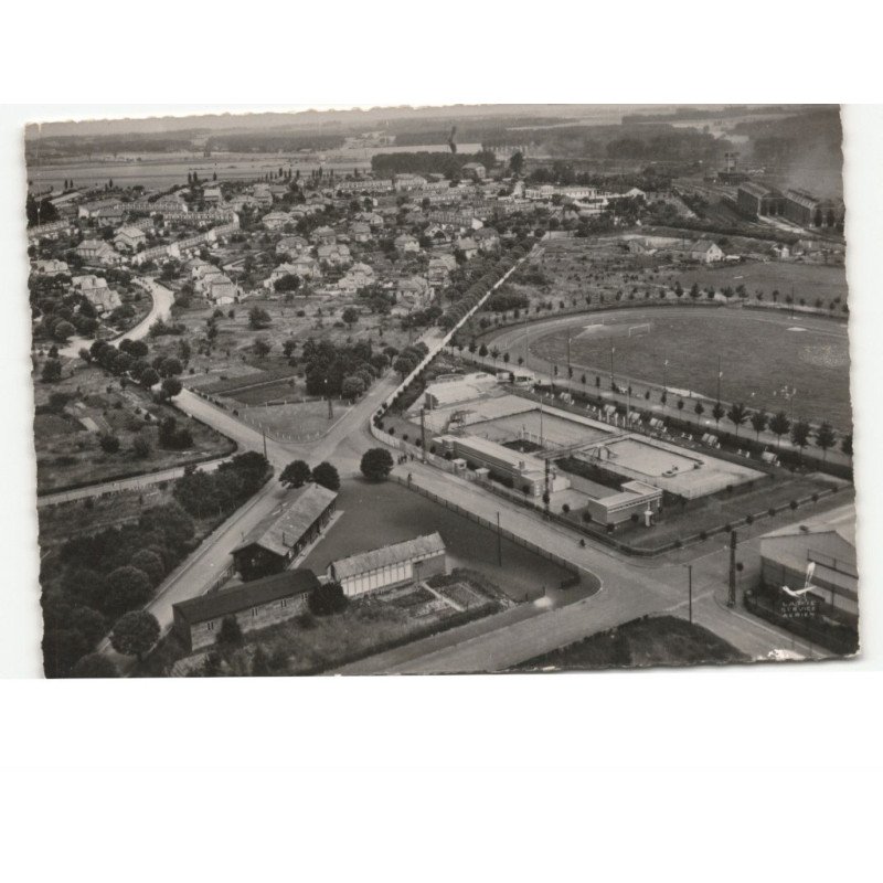 TERGNIER: la piscine et le stade vue aérienne 10x15 - état