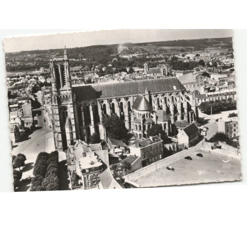 SOISSONS: la cathédrale vue aérienne 10x15 - très bon état