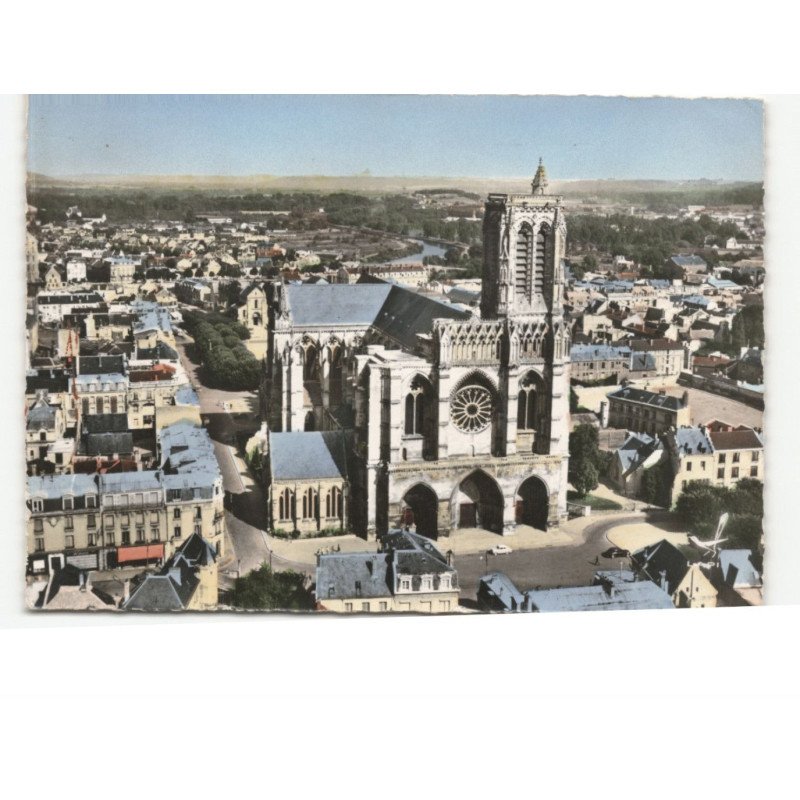 SOISSONS: la cathédrale vue aérienne 10x15 - très bon état