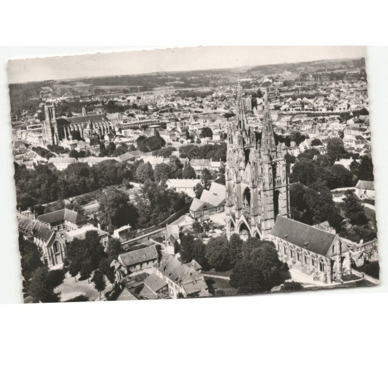 SOISSONS: vue d'ensemble sur la cathédrale et les tours de saint-jean des vignes vue aérienne 10x15 - très bon état