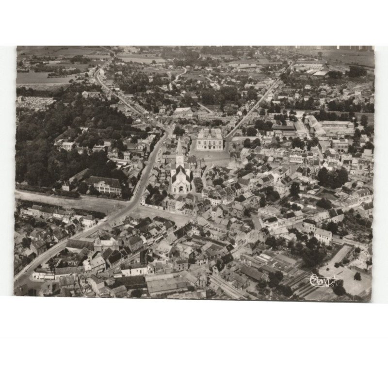 CHAUNY: vue générale, l'église et la mairie vue aérienne 10x15 - très bon état